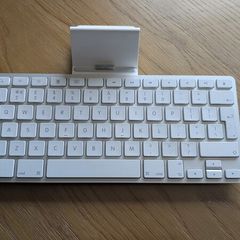 Apple iPad Keyboard Dock