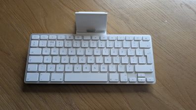 Apple iPad Keyboard Dock