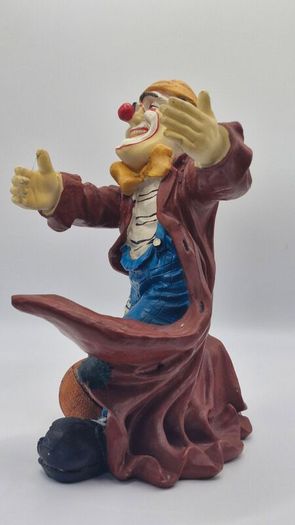 clown figure