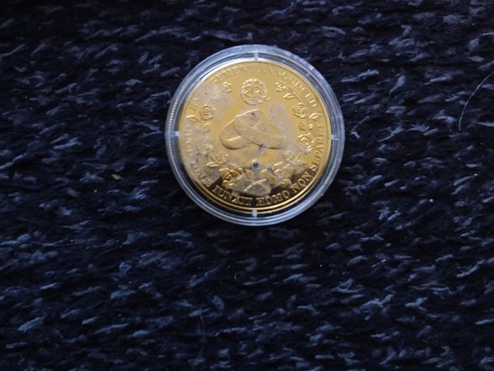 Royal Engagement 24k Gold Plated Commemorative Medal with Genuine Blue Sapphire and COA ( No. 01574 / 40,000 )