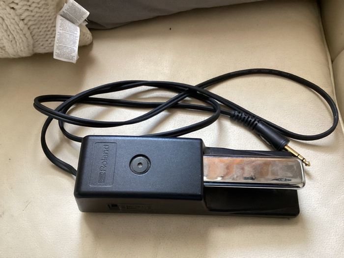 Roland F30e Digital piano and Roland DP - 10 Damper Foot Pedal in Excellent Condition.  (Barely used)