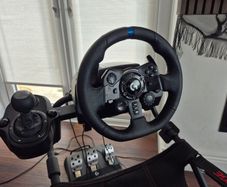 LOGITECH G923 Racing Wheel, Pedals & Driving Force Shifter - PS4, PS5 & PC