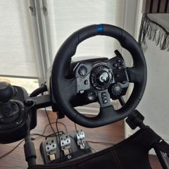 LOGITECH G923 Racing Wheel, Pedals & Driving Force Shifter - PS4, PS5 & PC