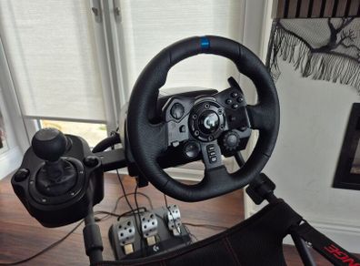LOGITECH G923 Racing Wheel, Pedals & Driving Force Shifter - PS4, PS5 & PC
