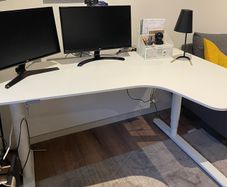 Electric adjustable table