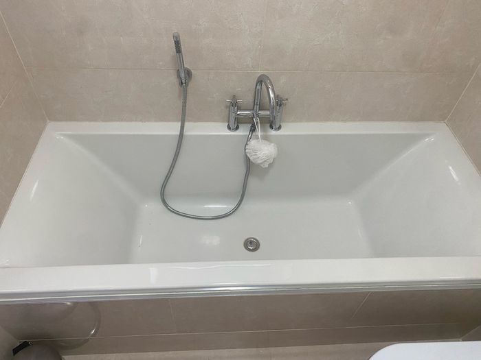 Bath tub