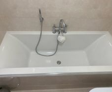 Bath tub