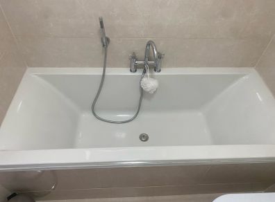 Bath tub