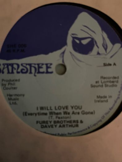 A selection of The Furey brothers Billy Furey & Davey Arthur singles in vg+ condition. Only 2 euros each