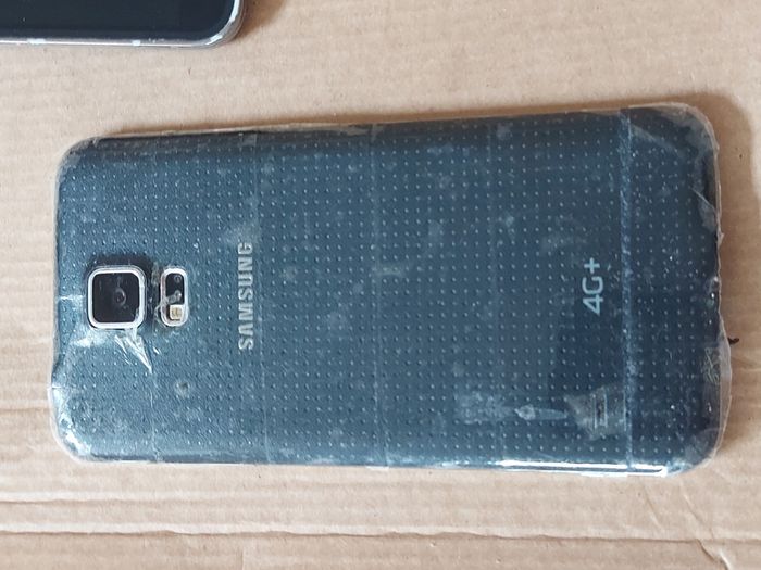 Samsung Galaxy S5, 16GB HDD, 4GB Ram,  3 network possibly, excellent cosmetic condition and working fine