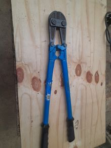 bolt cutters