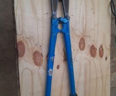 bolt cutters