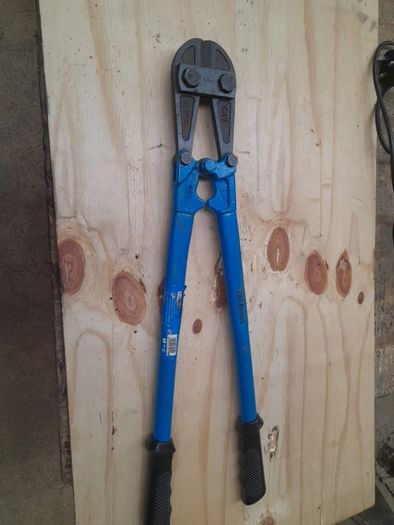 bolt cutters