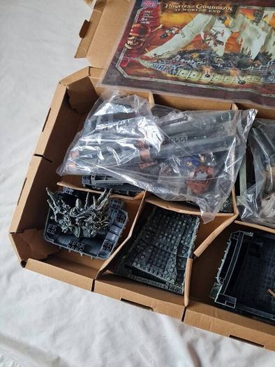 Vintage 2006 mega blocks pirates of the Caribbean At world end 1067 Flying Dutchman Brand new sealed