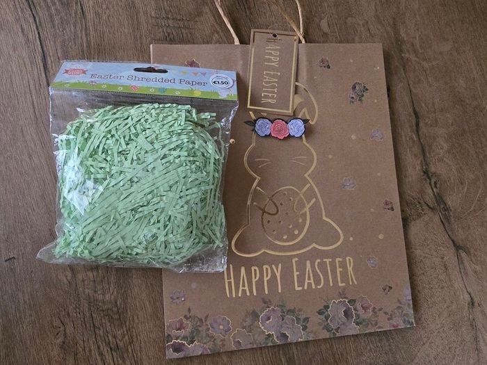 Easter bag and shredded paper