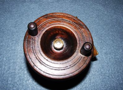 Vintage Fishing Reel (1)
