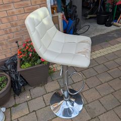 Bar stool