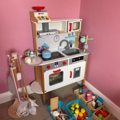 Play Kitchen & Accessories