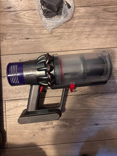 Dyson V10(Like New)