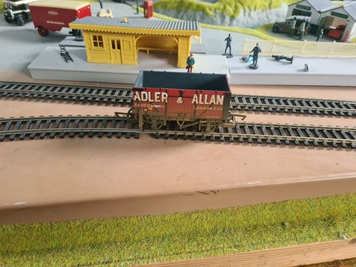 hornby gravel tipper and belt 00 gauge