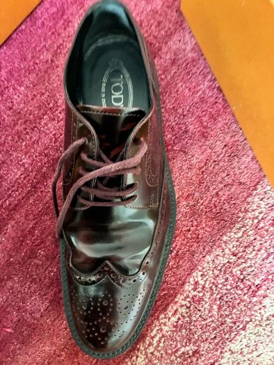 Tods lace up burgundy leather shoe