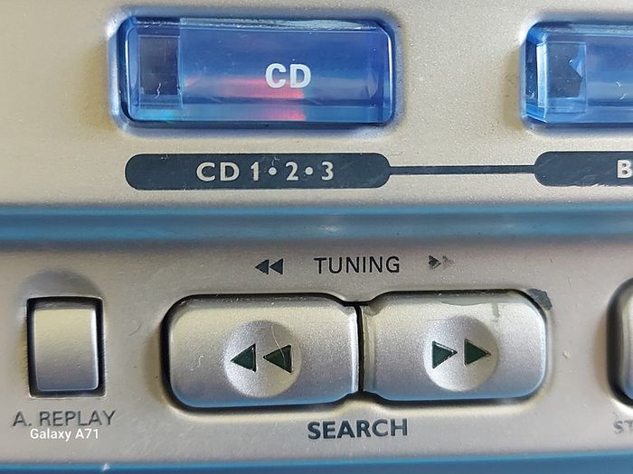 Philips Hi-Fi System, Model FW 396C-22, 3 CD Changer, Dual Tape Deck, Tuner and Aux, in very good condition