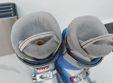 ski boots size 285 for sale ( I normally wear size 5). Excellent condition