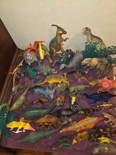 41 Dinosaur Lot