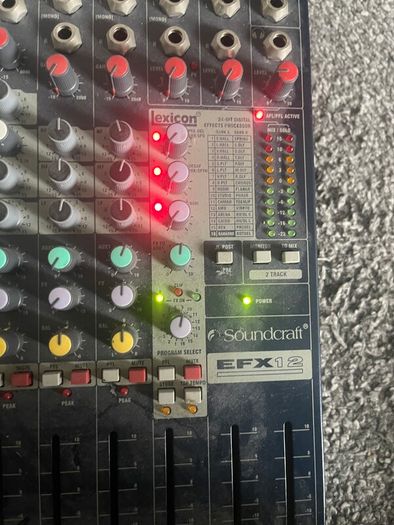 Soundcraft EFX12 (Audio Mixer)