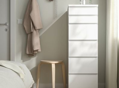 6 Drawer chest in pristine condition with mirror