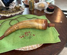 retro horn powder flask