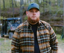 Luke Combs tickets x2