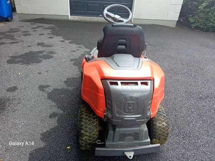 Ride on lawnmower