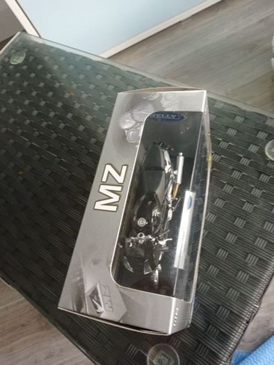 Welly MZ 1000s