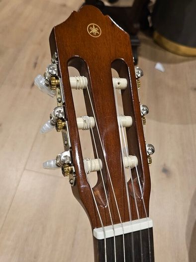 Yamaha CS40 3/4 Classical Guitar