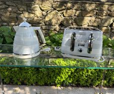 De'Longhi Avvolta Kettle and toaster