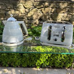 De'Longhi Avvolta Kettle and toaster