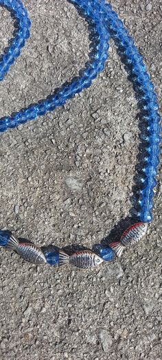 Vintage jewelry is sold individually for 5 to 10 euros.