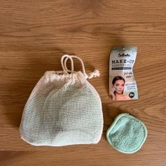 Make-up remover pads