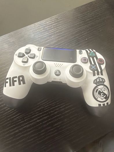 Control AAA PS4 con DualShock 4 J&R Blanco Real Madrid