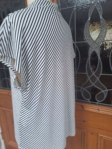 Gallery stripe top