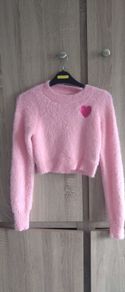 crop sweater pink fits Xs s  with heart new