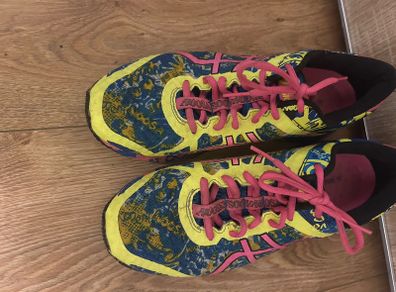 Oasics trainers size EU40