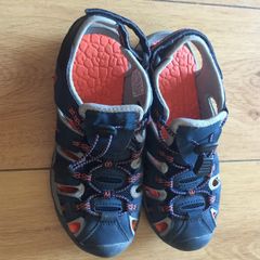 Boys sandals size UK 1 in great condition