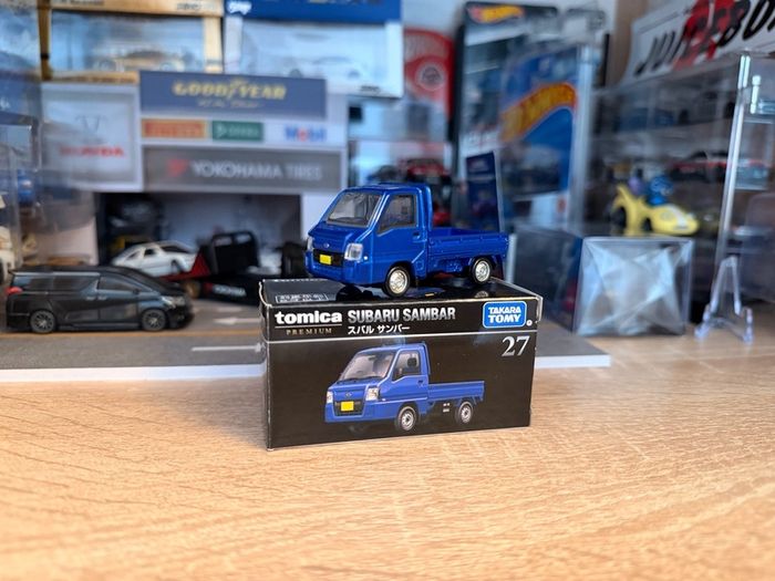 Tomica premium Subaru sambar