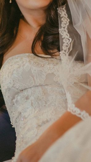 Monique Lhuillier Designer Lace Wedding Dress