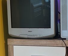 Sony Trinitron KV-21LT1B CRT tv