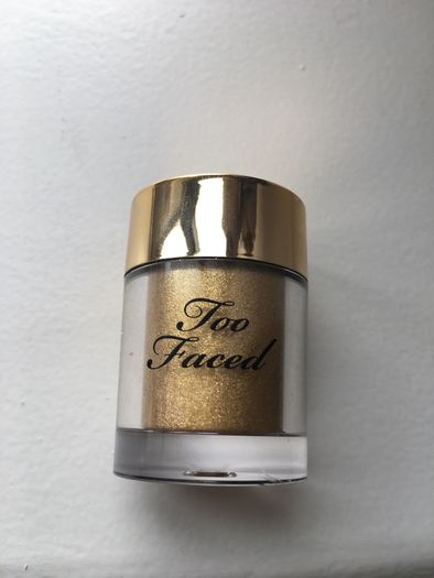 Two faced pigment