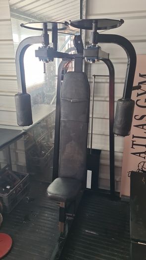 Pec Deck Machine