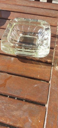 Guinness vintage heavy pressed glass ashtray,,,collectors item, unusual with clear glass ,guinness logo on the 4 sides ,,see pictures for condition, sold as seen ,